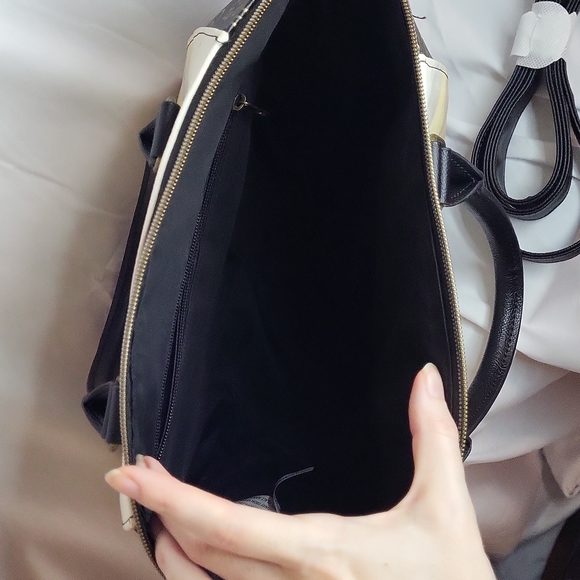 Lion King Loungefly Handbag like new only collected long strap still wrapped up - Picture 7 of 16